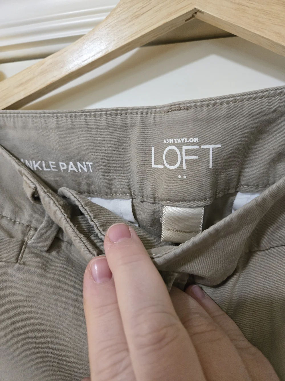 Ann Taylor Straight Leg Pants in Taupe Khaki
